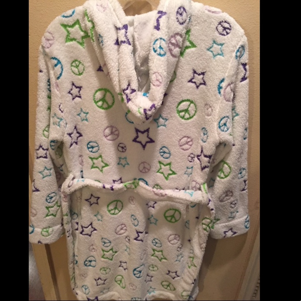 ADORABLE JUSTICE CHILDREN’S ROBE! - Picture 2 of 3